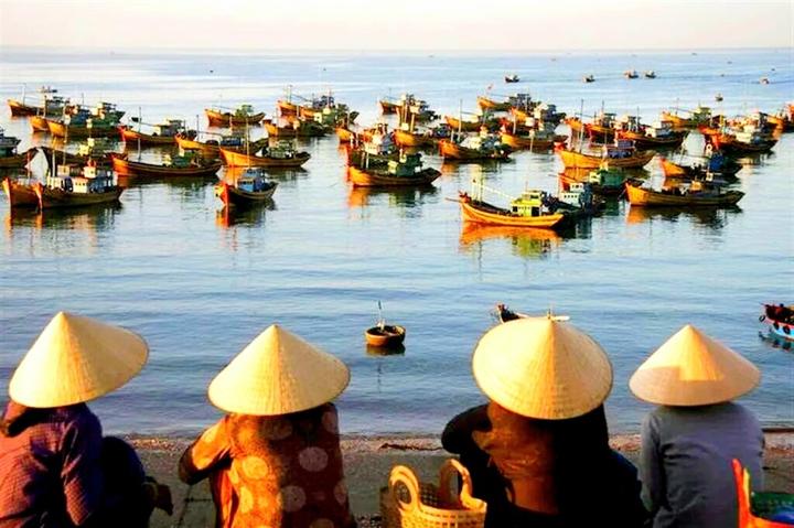 Hotspot Matrix: Biến 4 kiểu áo sơ mi dìm dáng, xỉn thành cơ hội marketing đột phá